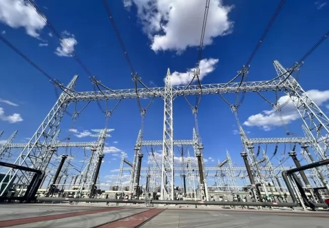 Who can lay cables in such a difficult environment? The answer is: China!